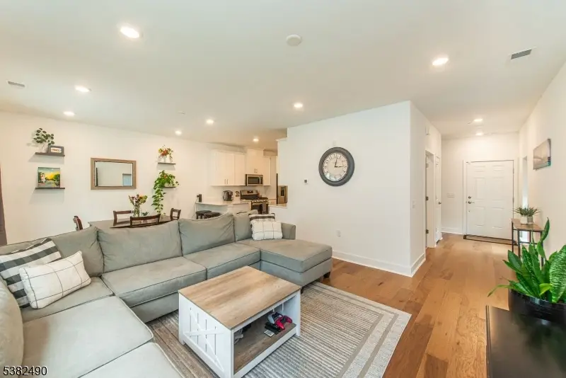 69 Veterans Way, Morris Plains, NJ 07950 - Image #2