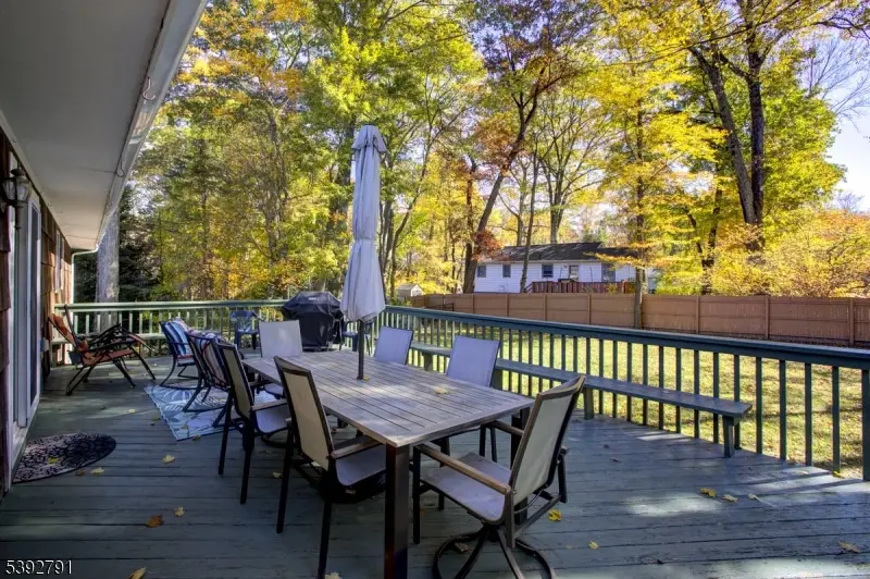 4 Saturn Ct, Highland Lakes, NJ 07462 - Image #1