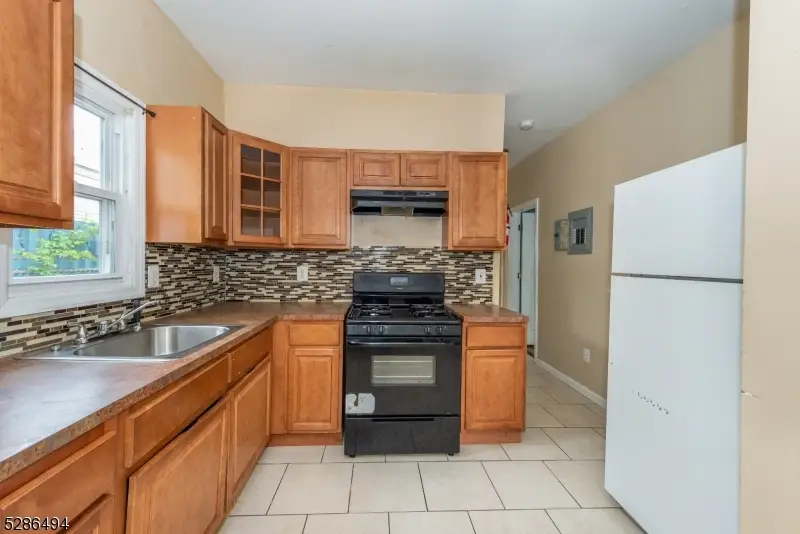 779 S 16th St, Newark, NJ 07103 - Image #2