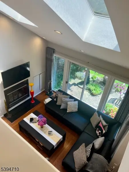 304 Barringer Ct, West Orange, NJ 07052 - Image #2