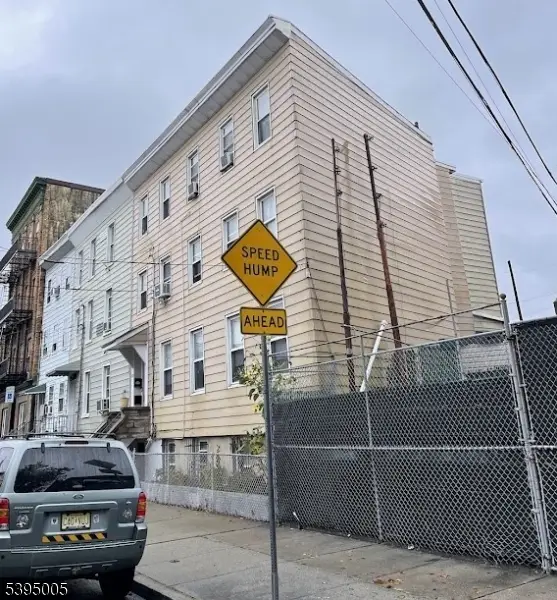 10 Monroe St, Newark, NJ 07105 - Image #2