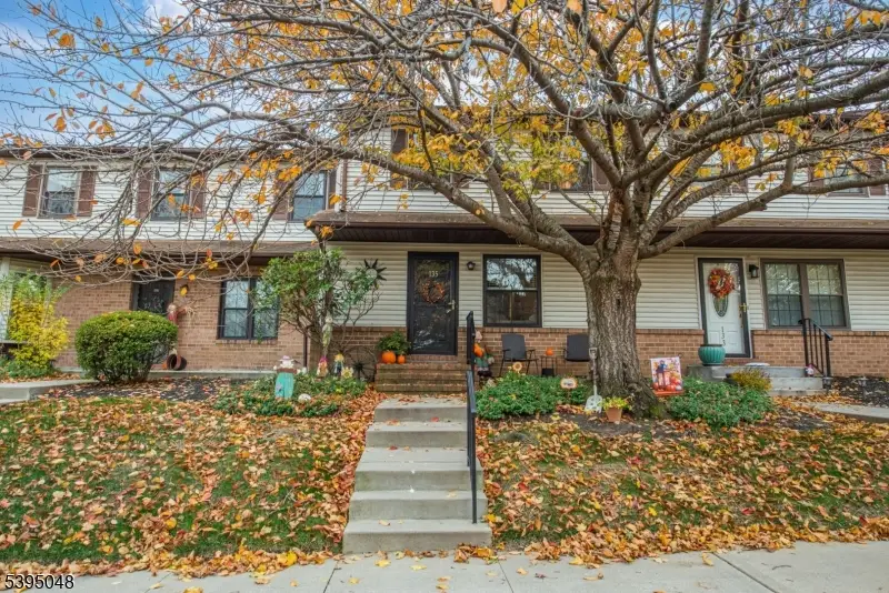 135 Cynthia Dr, Beattystown, NJ 07840 - Image #1