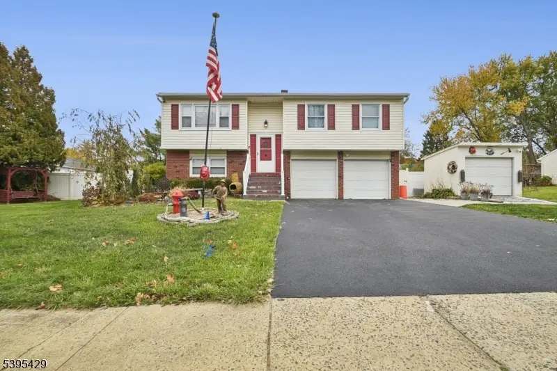 197 Powderhorn Dr, Lopatcong, NJ 08865 - Image #1