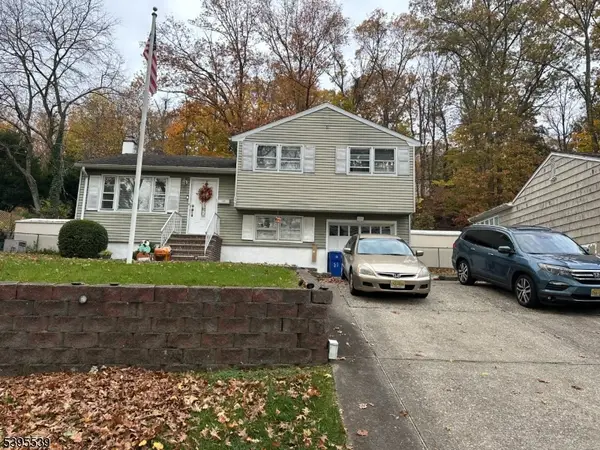 89 Knolls Rd, Bloomingdale Boro, NJ 07403