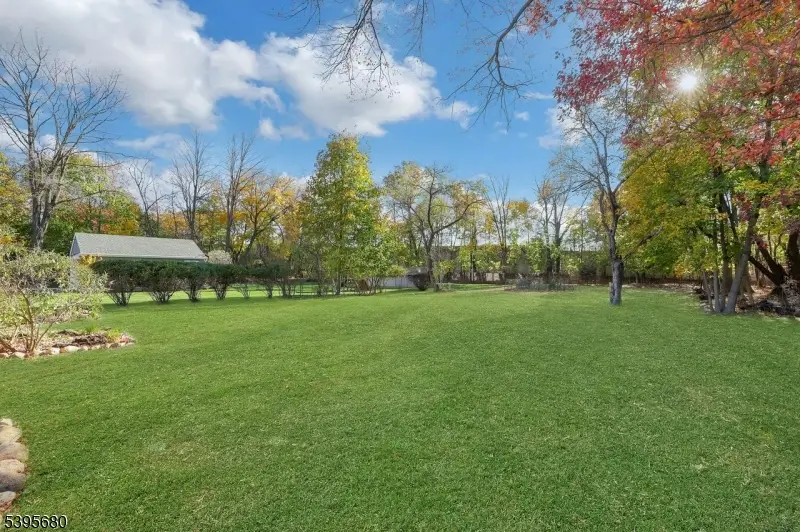 39 Powdermill Ln, Oakland, NJ 07436 - Image #3