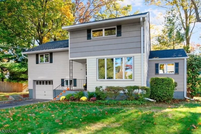 140 Chamberlain Pl, Midland Park, NJ 07432 - Image #1