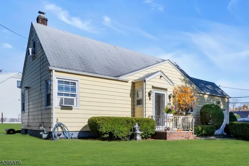 1095 Elm Ter, Rahway, NJ 07065 - Image #2