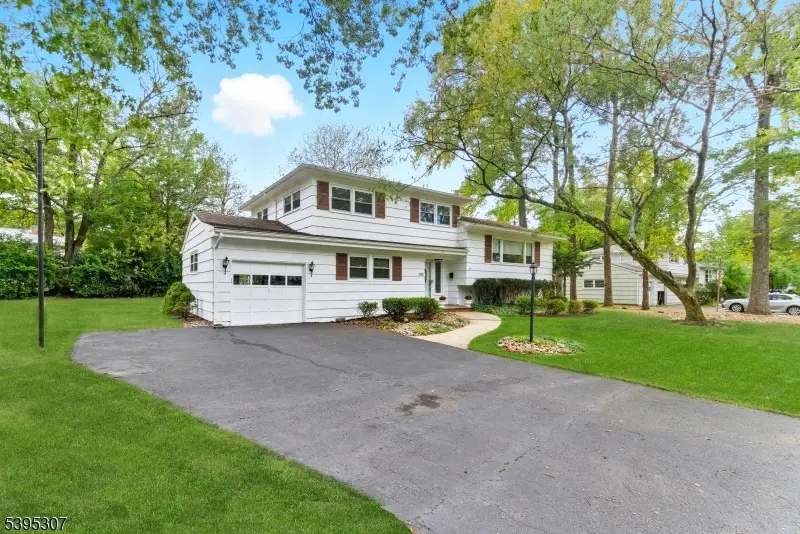 2286 Stocker Ln, Scotch Plains, NJ 07076 - Image #2