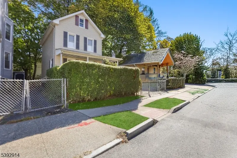 328 Halsted St, East Orange, NJ 07018 - Image #3