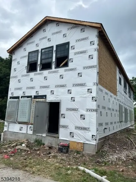 552 S 11th St, Newark City, NJ 07103