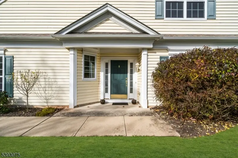 236 Knollcrest Ct, Franklin Township, NJ 08873 - Image #3