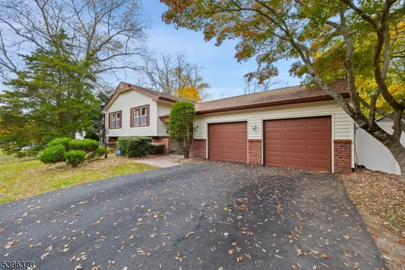 11 Woodview Dr, Robertsville, NJ 07746 - Image #1