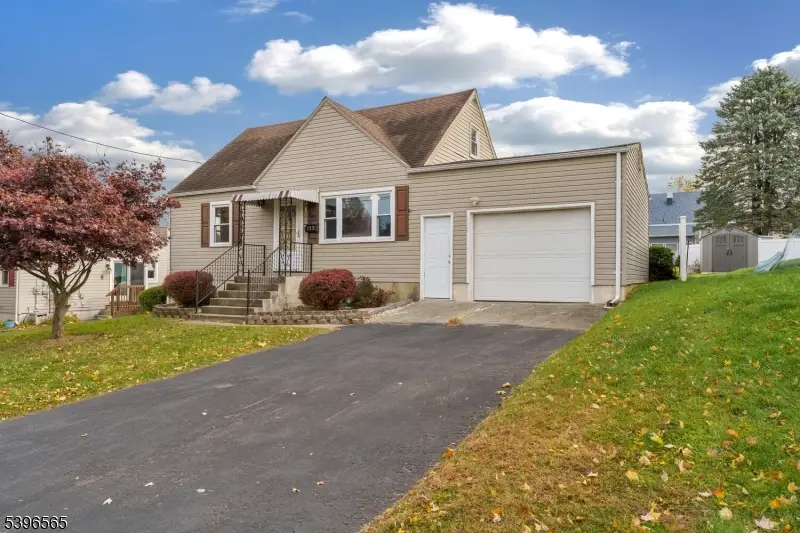 133 Elmhurst Dr, Phillipsburg, NJ 08865 - Image #1
