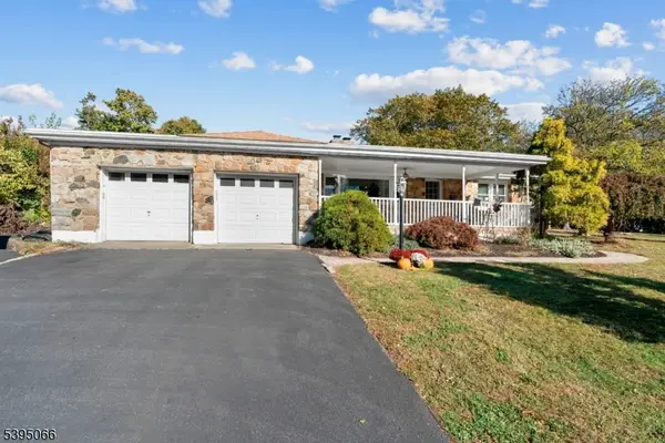 1 Valley View Ter, Washington Boro, NJ 07882