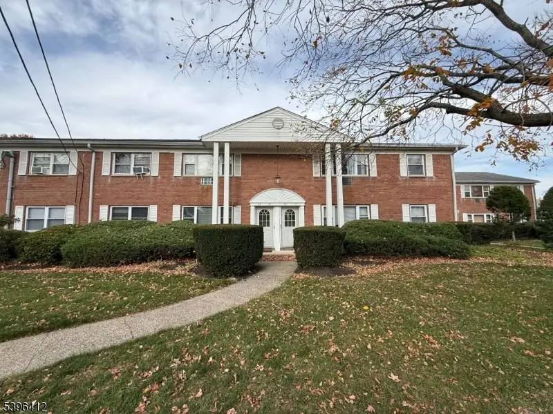 78 Manchester Ct, Wayne, NJ 07470 - Image #1