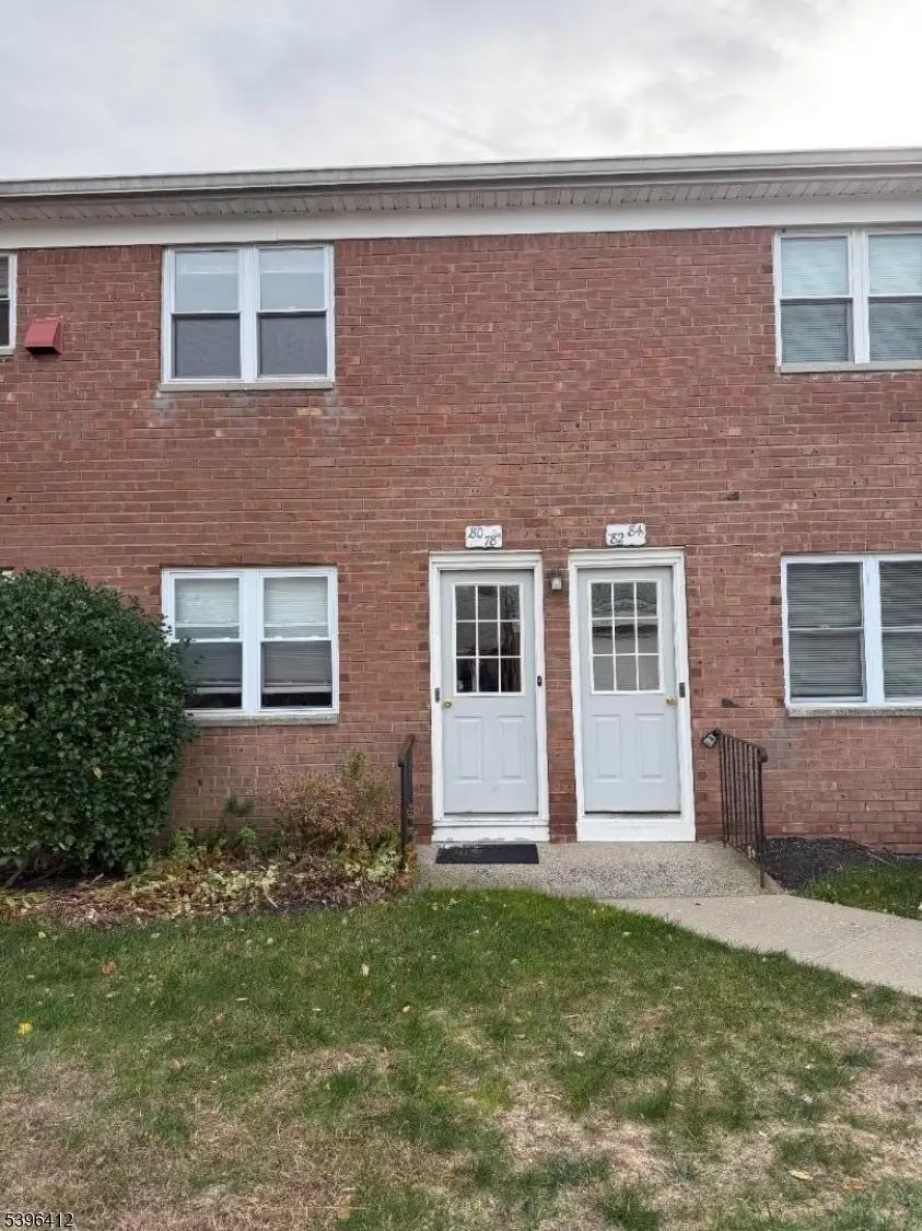 78 Manchester Ct, Wayne, NJ 07470 - Image #2