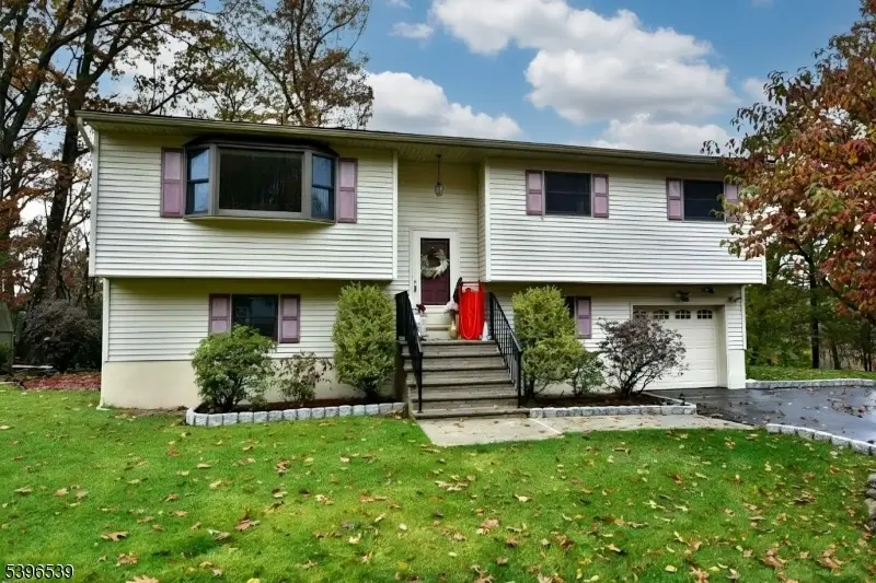 24 Fountain Dr, Ringwood, NJ 07456 - Image #1