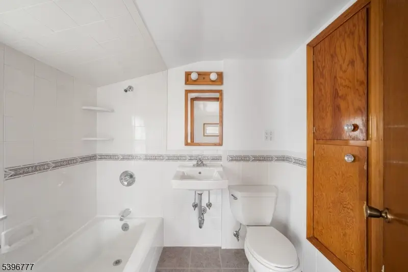 707 Erudo St, Linden, NJ 07036 - Image #2