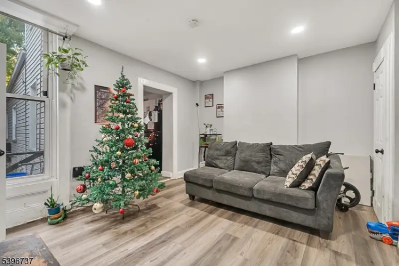 14 Crown St, Watsessing, NJ 07003 - Image #2