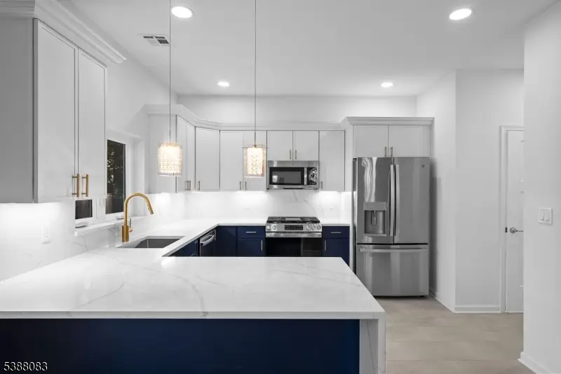 410 Morris Pl, Roselle, NJ 07203 - Image #2