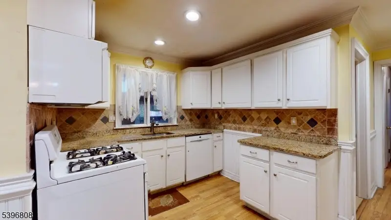 224 Roth Ave, Franklin Lakes, NJ 07417 - Image #2