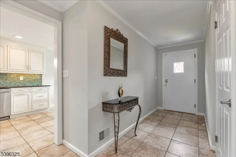 1933 Mary Ellen Ln, Scotch Plains, NJ 07076 - Image #3