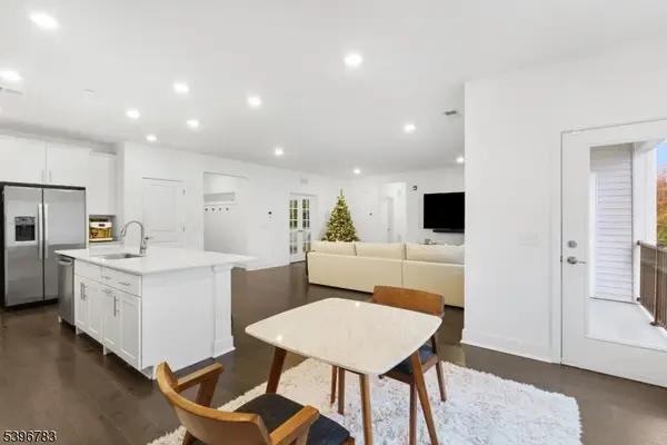 11 Veterans Way #132, Morris Plains Boro, NJ 07950