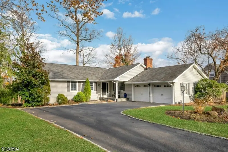 33 Colonial Dr, Morris, NJ 07960 - Image #2