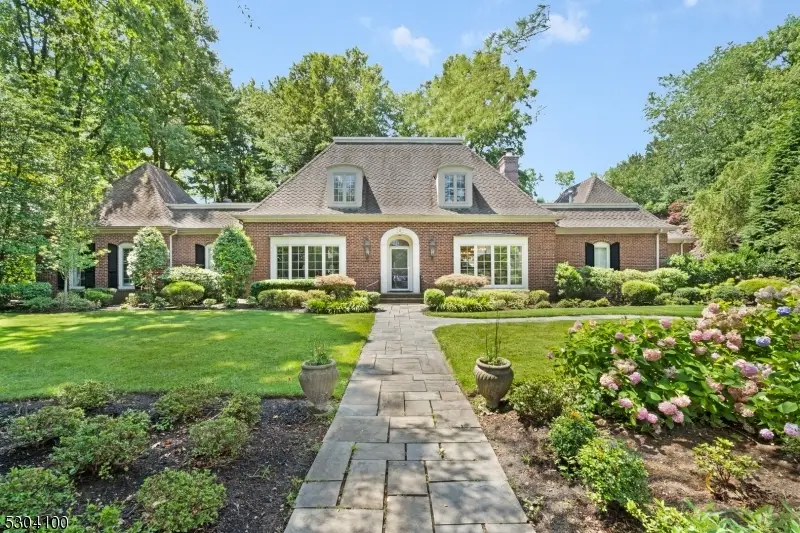 2 Canoe Ln, Roseland, NJ 07068 - Image #1