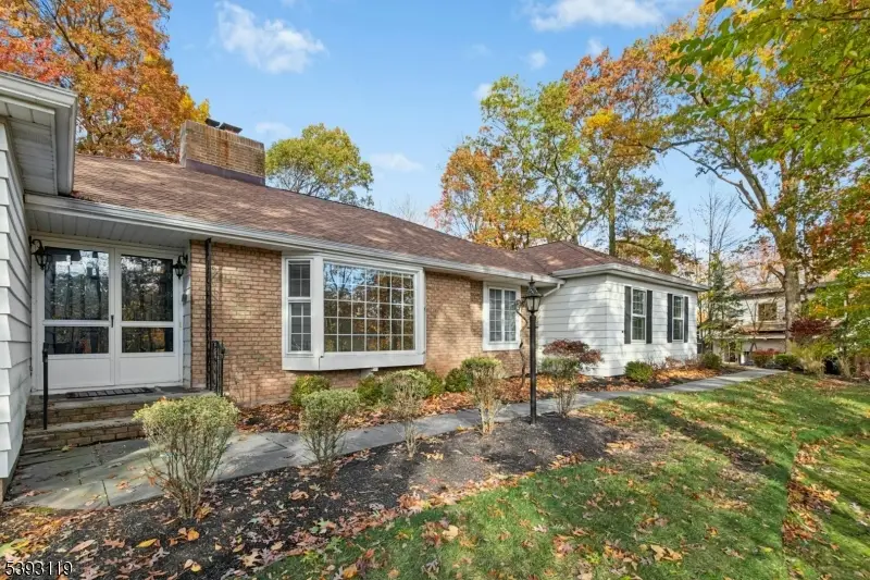 19 Ravenswood Ln, Scotch Plains, NJ 07076 - Image #2