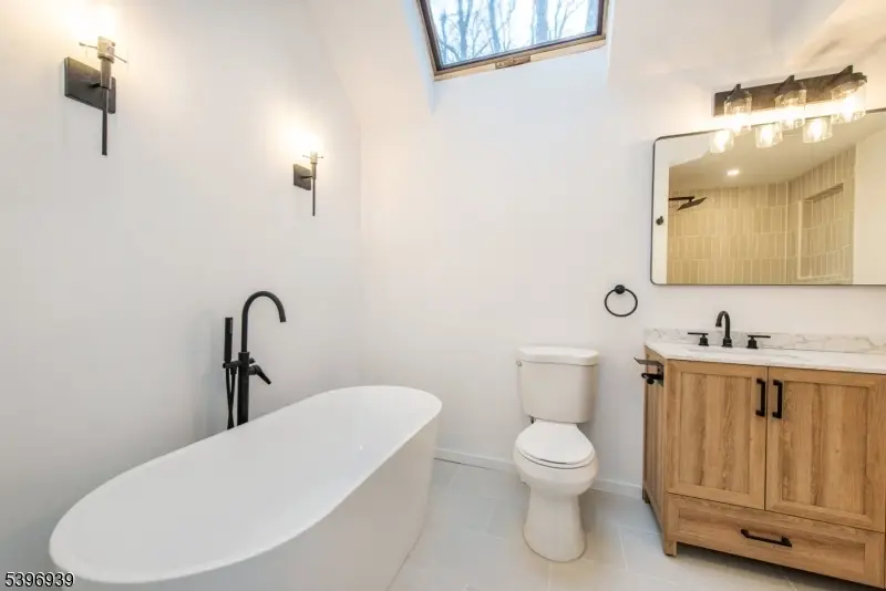 6 Lorac Ln, Lake Hopatcong, NJ 07849 - Image #2