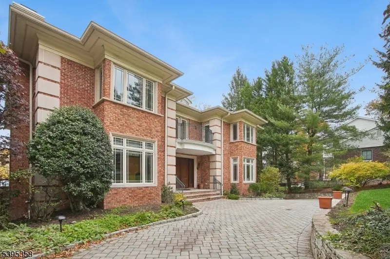 126 Fairfield Dr, Millburn, NJ 07078 - Image #2