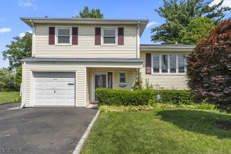 2315 Desisto Dr, Rahway, NJ 07065 - Image #2