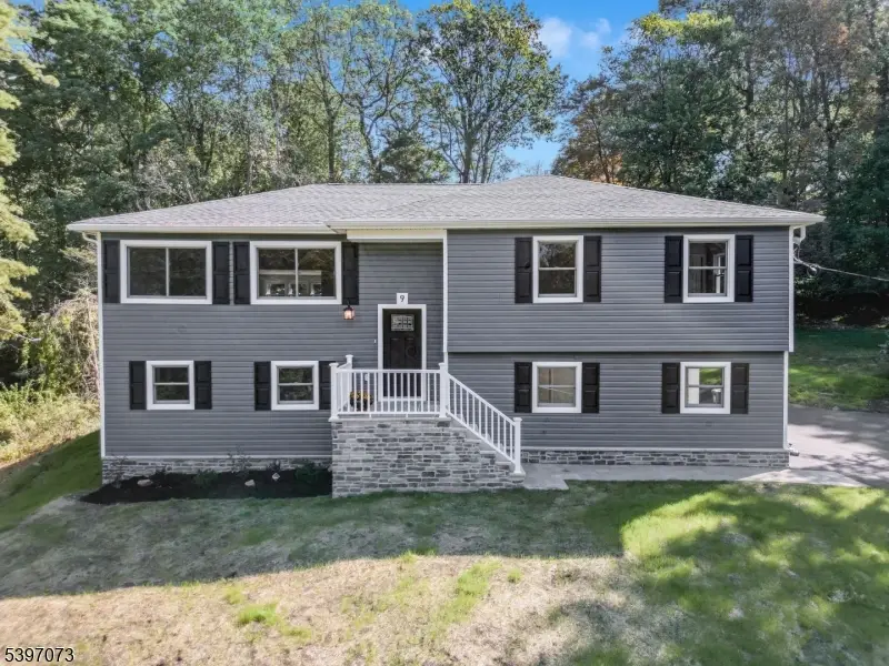 9 Dorothy Dr, Morris, NJ 07960 - Image #2