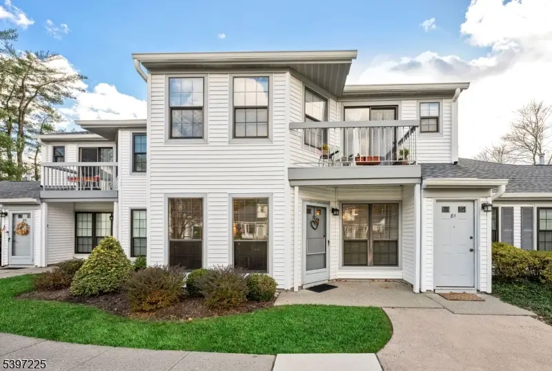 80 Konight Ct, Mahwah, NJ 07430 - Image #2