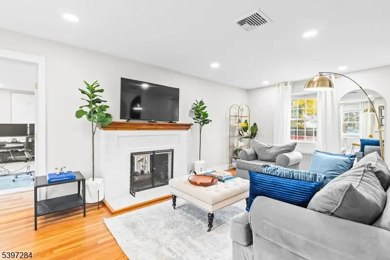 28 Blackburne Ter, West Orange, NJ 07052 - Image #3