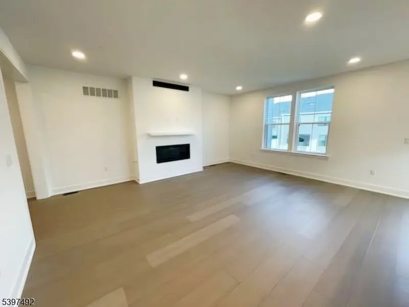 26 Blackmoor Ln, Randolph, NJ 07869 - Image #2