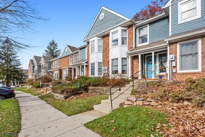 128 Hawthorne Ct, Rockaway Township, NJ 07866 - Image #2