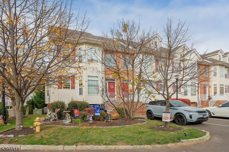 1427 Barnhardt Ln, Rahway, NJ 07065 - Image #3