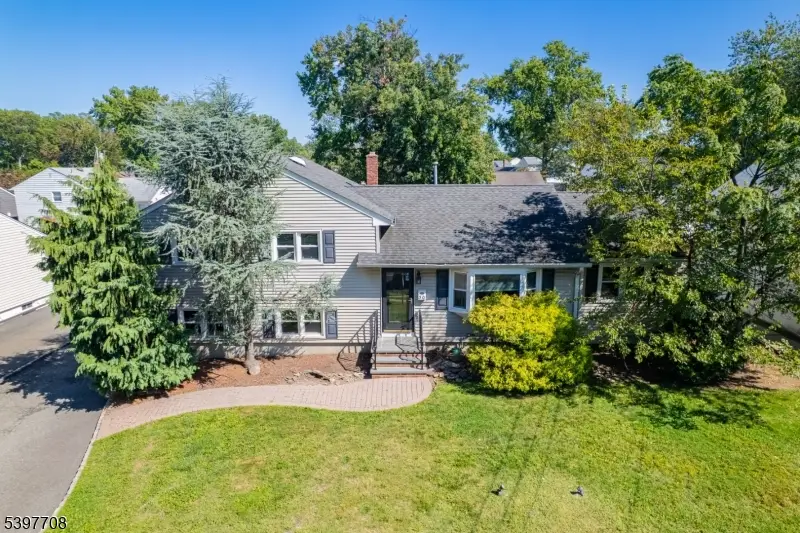 30 Brant Ave, Clark, NJ 07066 - Image #2