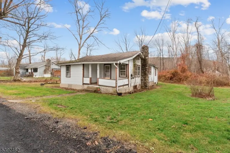 4 Woodlawn Ave, Frankford, NJ 07826 - Image #1