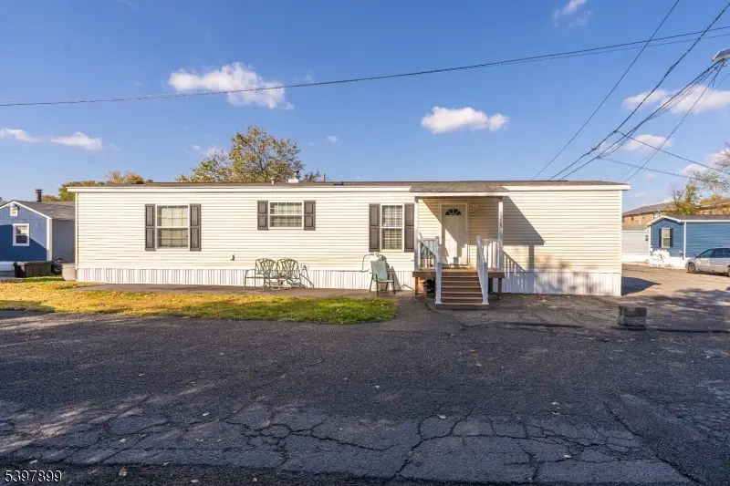 225 Albert St, Lodi, NJ 07644 - Image #1