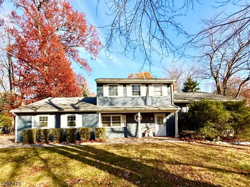 8 New England Dr, Lake Hiawatha, NJ 07034 - Image #1