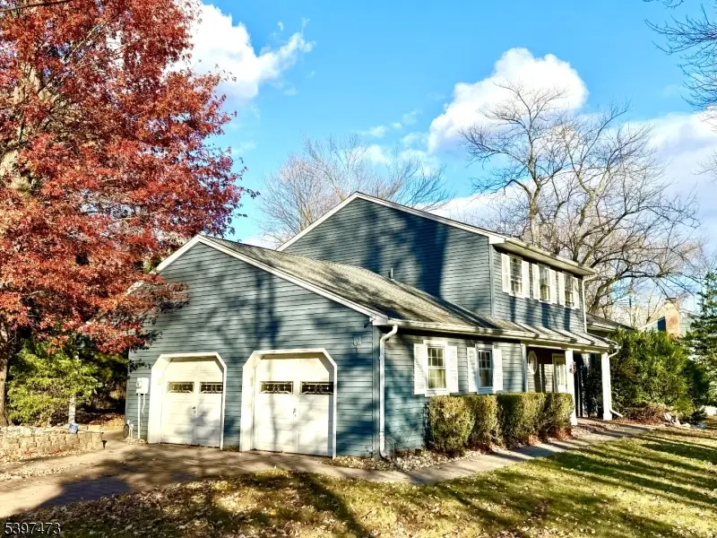 8 New England Dr, Lake Hiawatha, NJ 07034 - Image #2