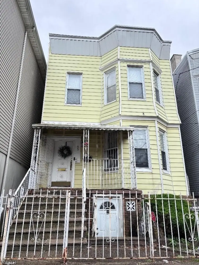 95 Bidwell Ave, Jersey City, NJ 07305 - Image #1