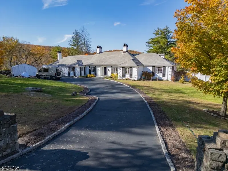 18 Pepperidge Tree Ter, Kinnelon, NJ 07405 - Image #1