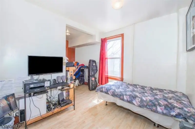 24 Taylor St, Newark, NJ 07104 - Image #3