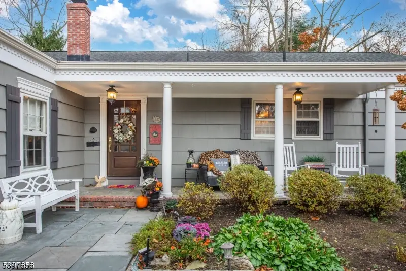 11 Rall Ct, Roseland, NJ 07068 - Image #2