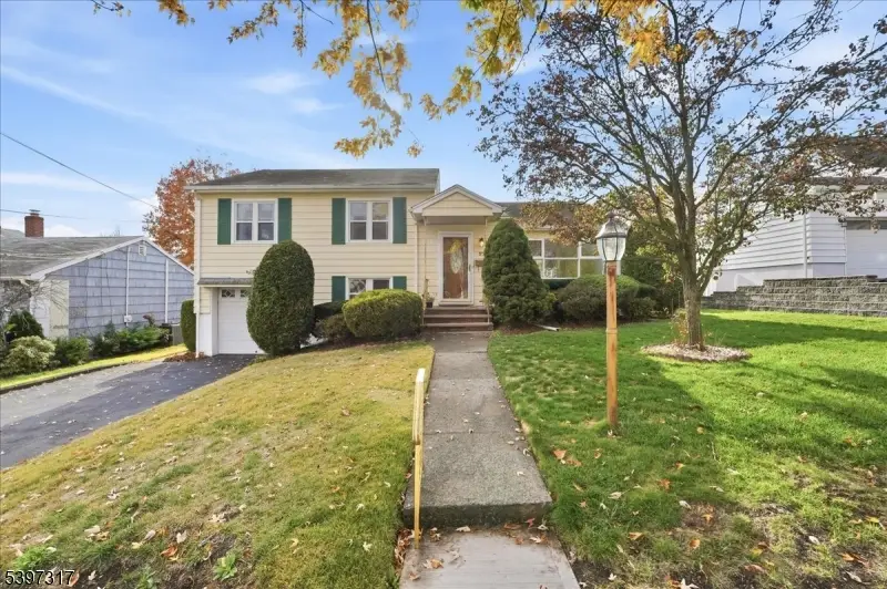 27 Mountainview Dr, Clifton, NJ 07013 - Image #1