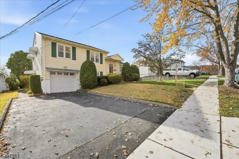 27 Mountainview Dr, Clifton, NJ 07013 - Image #2